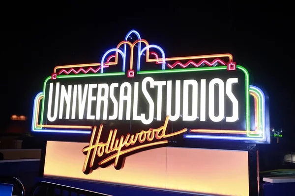 Логотип универсальной студии ночью — стоковое фото
