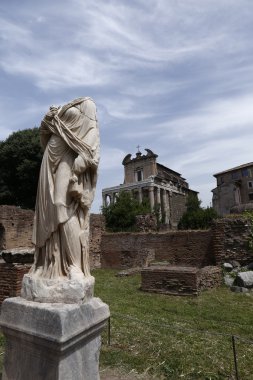 heykelleri Roma forumunda