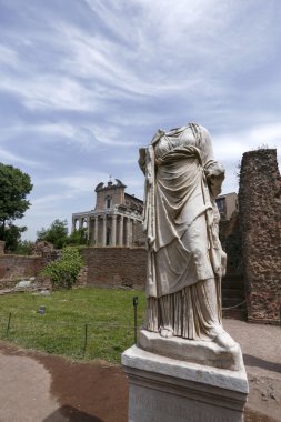 heykelleri Roma forumunda