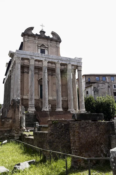 Templo Antonino Faustina Antiguo Templo Romano Roma Adaptado Iglesia Católica —  Fotos de Stock