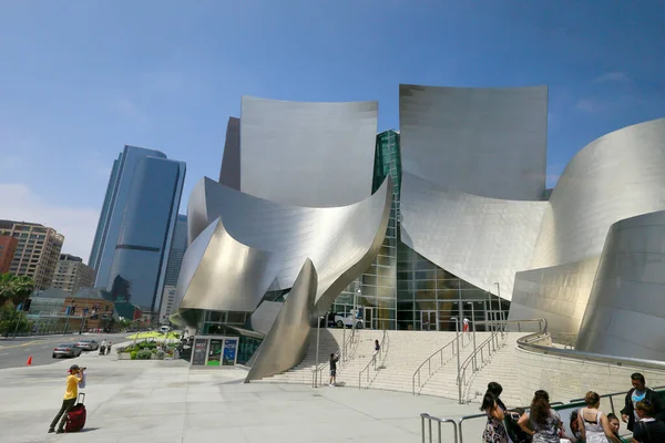 Los Ángeles Mayo 2015 Turista Frente Walt Disney Concert Hall —  Fotos de Stock