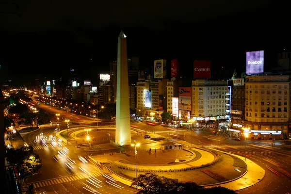 阿根廷布宜诺斯艾利斯 2008年4月4日 布宜诺斯艾利斯奥贝利斯科 奥贝利斯克 历史纪念碑和城市象征 位于科连特斯大道的共和国广场和布宜诺斯艾利斯胡利奥街9号 — 图库照片