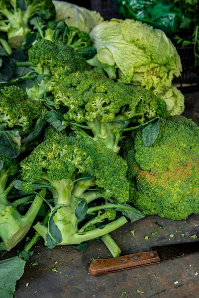 Haufen Brokkoli Auf Obstgemüse Straßenmarkt Bio Öko Lebensmittel Von Lokalen — Stockfoto