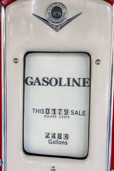 Vintage Old Gasoline Fuel Pump — Stock Photo, Image