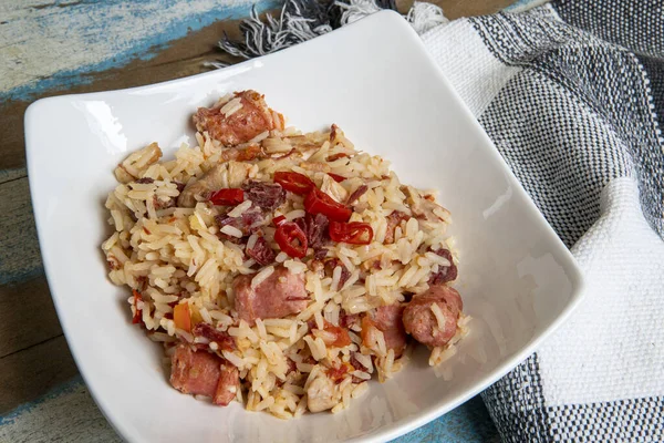 Arroz Carreteiro Güney Brezilya Dan Tipik Yiyecek Pirinç Kurutulmuş Sucuklu — Stok fotoğraf