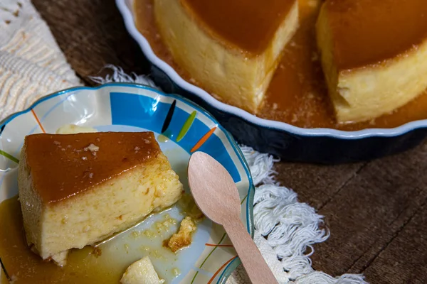 Mjölkpudding Eller Pudim Leite Brasiliansk Dessert Hemlagad Kola Vaniljsås Pudding Royaltyfria Stockfoton