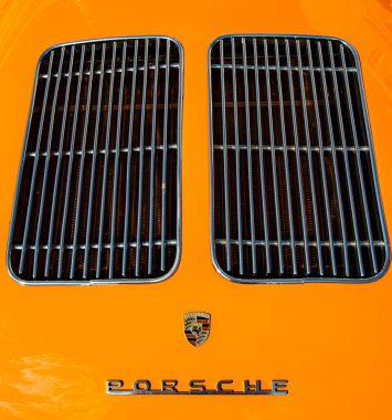 Sao Paulo, Brezilya - 11 Haziran 2021 - klasik bir spor araba olan Porsche 'nin motor bölmesinin havalandırması