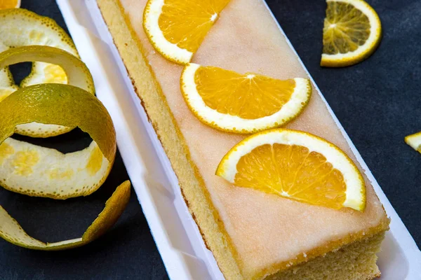 Orange Cake Fresh Orange Slices Top Black Stone Background — Stock Fotó