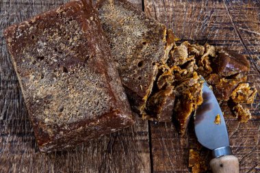 Şeker kamışından ya da esmer şekerden yapılmış. Kırsal ahşap masada Latin Amerika 'da tüketildi.