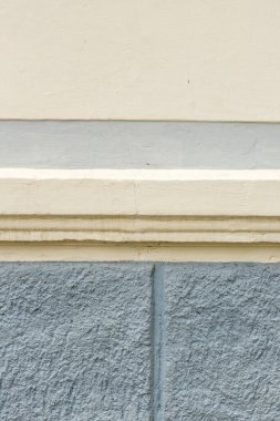 Sömürge şehri Santana do Parnaiba, Sao Paulo State, Brezilya 'daki bir evin ön duvarındaki simetrik geometrik desenlerin ve zıt renklerin bileşimi