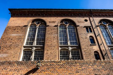 Kopenhag, Danimarka 2 Nisan 2025: Leopar 1 ana muharebe tankı Kopenhag Savaş Müzesi 'nin dışındaki durağan açık hava gösterimi, taret ve raylar görünür.