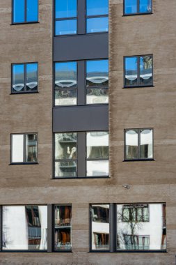 Danimarka 'nın Kopenhag şehrinde modern bir binanın cephesi.