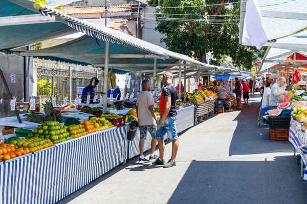 Sao Paulo, Brezilya - 27 Aralık 2025 Sao Paulo şehrinin geleneksel sokak fuarı,.