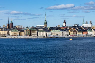 İsveç 'in Stockholm kentinin panoramik manzarası. Adaları, tekneleri, binaları ve sarayları..