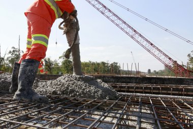 İşçilerin yol inşaatı