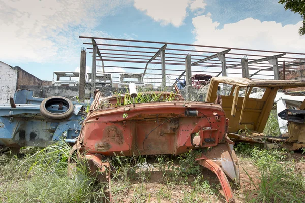 Coches de choque abandonados — Foto de Stock