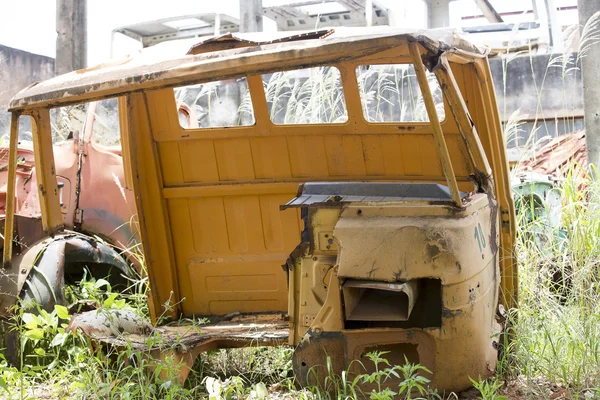 Coches de choque abandonados — Foto de Stock