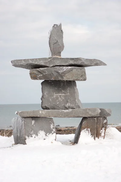 Taş Inuksuk karlı manzara