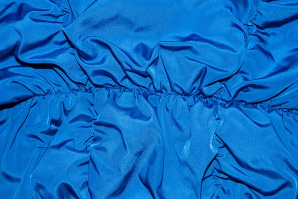 Buruşuk dalgalı, dikişli mavi naylon ceket. — Stok fotoğraf