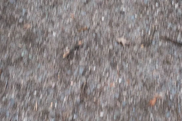 Αφηρημένο θολό φόντο του εδάφους με φύλλα και ραβδιά. Σκόπιμη κίνηση της κάμερας — Φωτογραφία Αρχείου