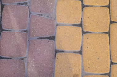 Eşit karışımlı sarı ve kırmızı açık hava fayanslarını kapat