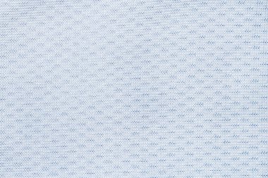 Pürüzsüz, detaylı beyaz polyester örgü ve mavi arkaplan