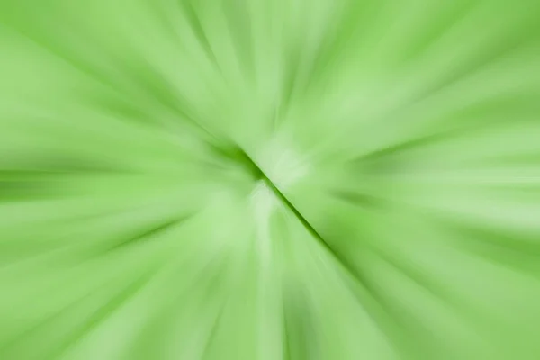 Abstrato luz verde movimento borrão através da dimensão. Estreito dividido no centro — Fotografia de Stock