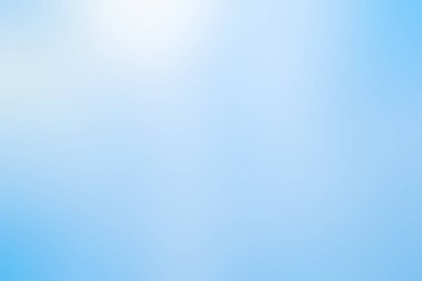 Bulanık mavi ve beyaz gökyüzü parlıyor