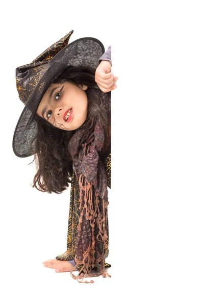 Menina no traje de bruxa Halloween — Fotografia de Stock