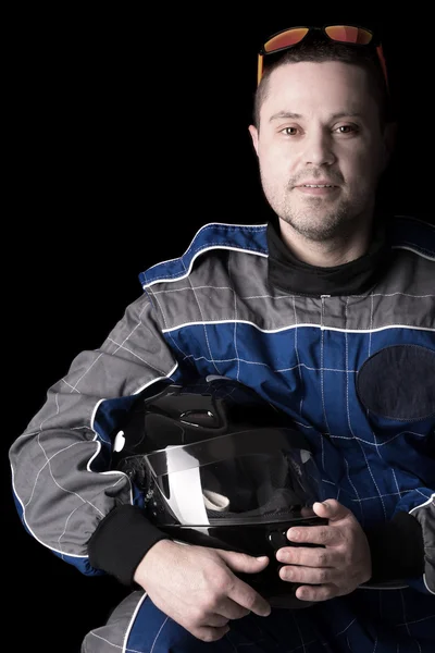 Automobilový závodník drží helmu — Stock fotografie