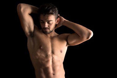 Yakışıklı genç adam.