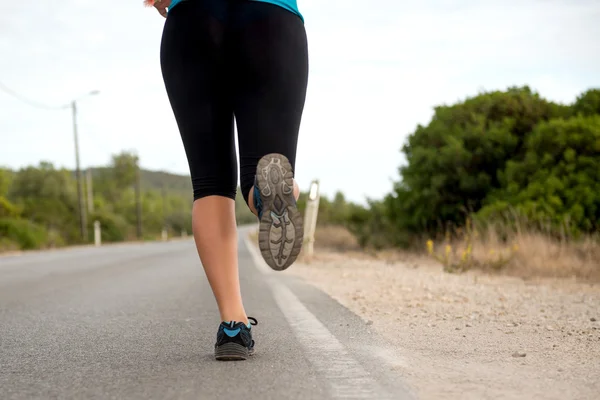 Piernas de chica corriendo — Foto de Stock