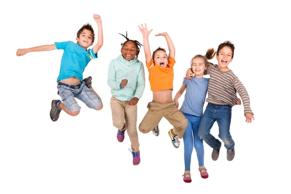 Gelukkige kinderen springen — Stockfoto