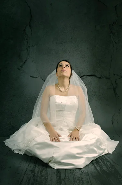 Young Beautiful Bride — Stock Photo, Image