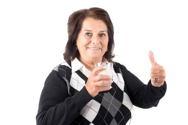 Mujer mayor bebiendo leche — Foto de Stock