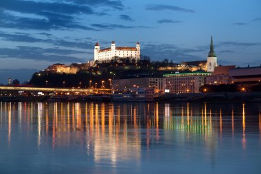 Bratislava gece görünümü