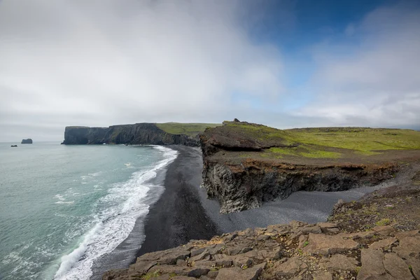 Spiaggia di sabbia vulcanica in Islanda — Foto Stock