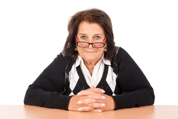 Femme âgée au bureau — Photo