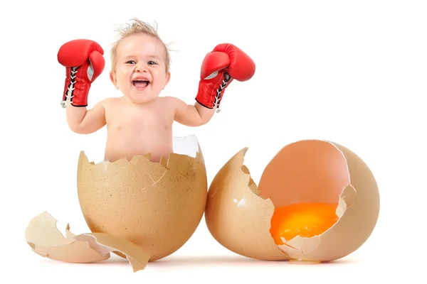 Copil în ou purtând mănuși de box — Fotografie, imagine de stoc