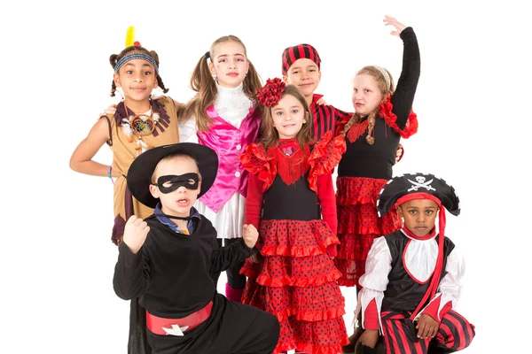 Kinderen in Halloween kostuums — Stockfoto