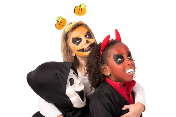 Enfants portant des costumes sur Halloween — Photo