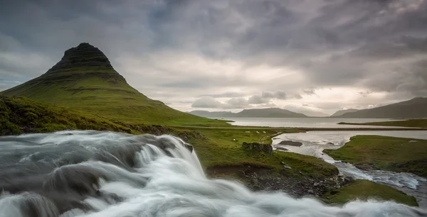 Wasserfalllandschaft Island — Stockfoto