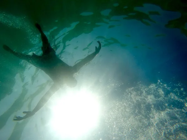 Homem se afogando debaixo d 'água — Fotografia de Stock