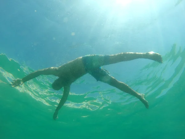 水中おぼれかけた男 — ストック写真
