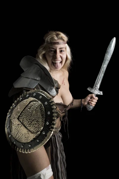 Forntida Kvinna Krigare Eller Gladiator Poserar Mörk Bakgrund — Stockfoto