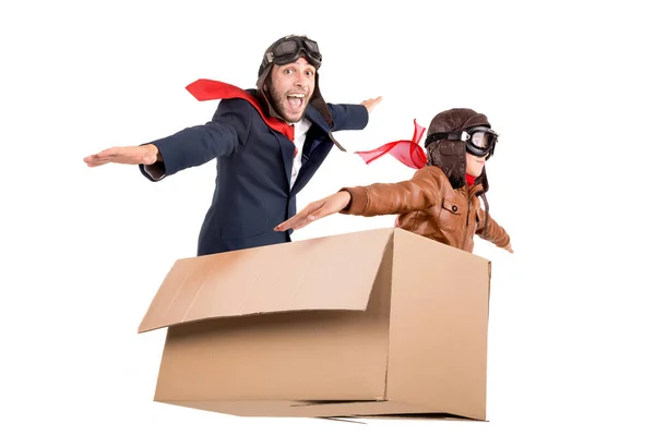 Hombre Niño Jugando Volando Una Caja Cartón Aislada Blanco — Foto de Stock