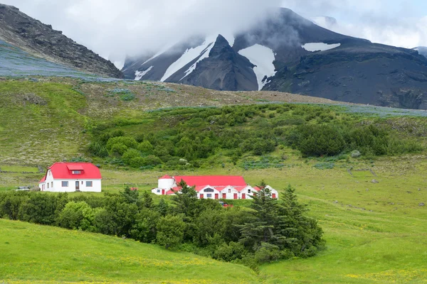 Häuser in den Bergen — Stockfoto
