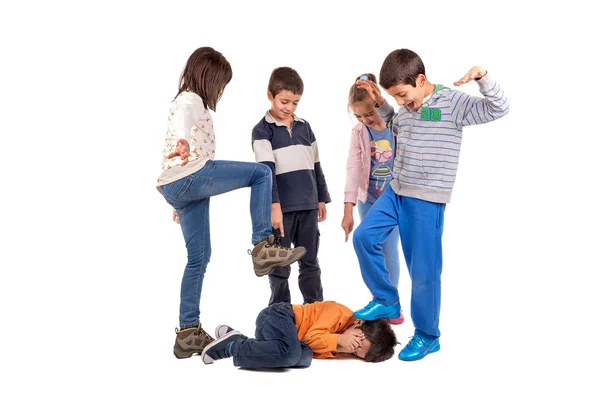Groep kinderen pesten — Stockfoto