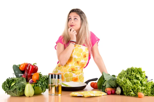 Frau kocht — Stockfoto