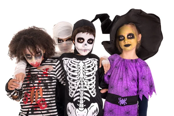 Niños con disfraces de Halloween — Foto de Stock